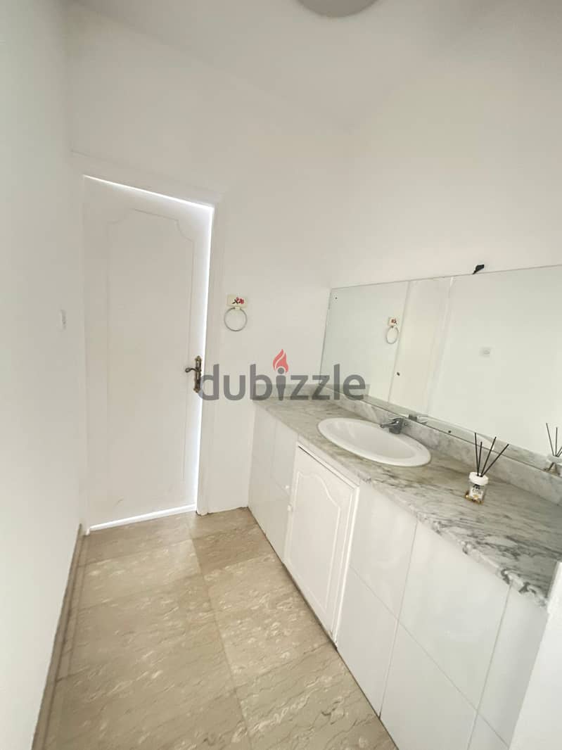 Villa for rent in Qurum 10