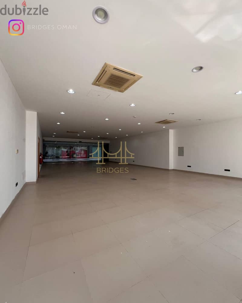 For Rent | Showroom in Al Khuwair 33 1