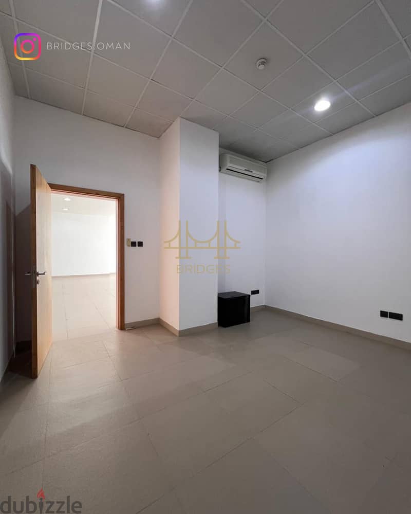 For Rent | Showroom in Al Khuwair 33 3