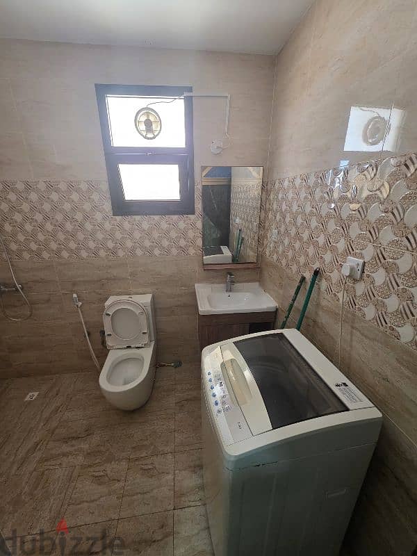 room with bathroom in elkhwair 5