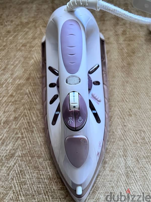 BRAND NEW Black & Decker Steam Iron 1