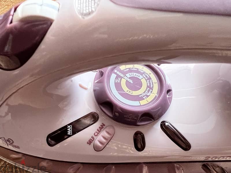 BRAND NEW Black & Decker Steam Iron 2