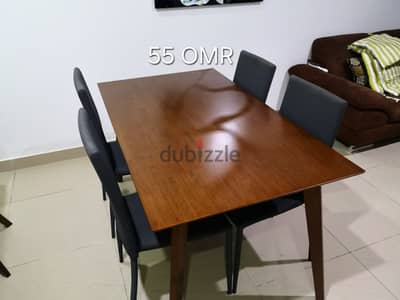 Dinning Table with 4 Chairs