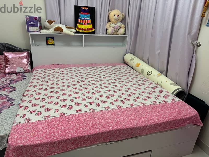 Queen size bed with orthopedic matress 1