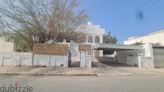 Villa 4+1 BHK for Rent in Qurum – Prime Location