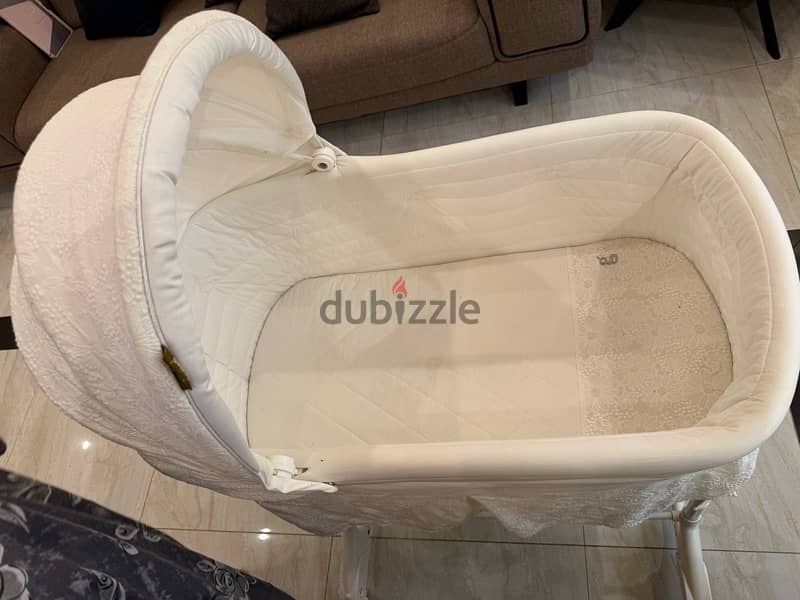 good condition giggles crib 2