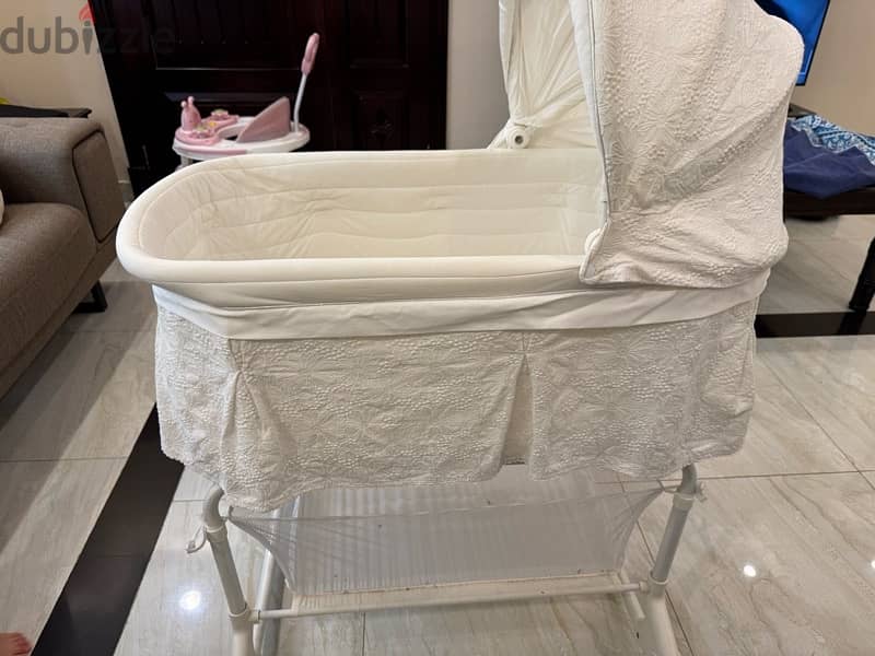 good condition giggles crib 3