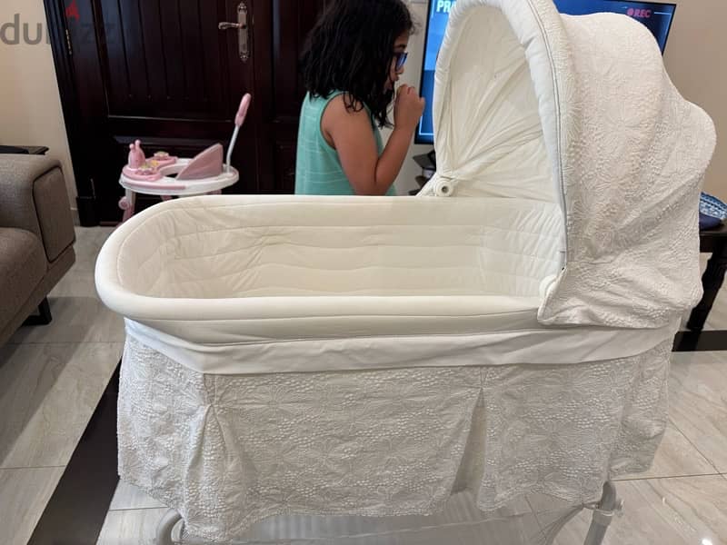good condition giggles crib 4