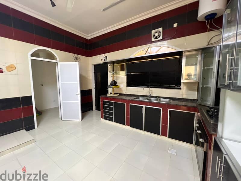 3 + 1 BHK villa for Rent in Seeb |PPV324 2