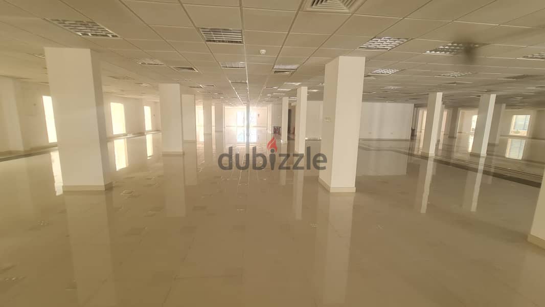 Spacious Commercial Showroom for Rent – Qurum Beachside 4