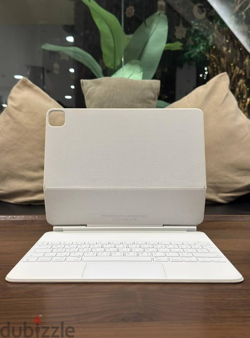 Apple Magic Keyboard for iPad 12.9-inch (Black+White) Arabic & English 1