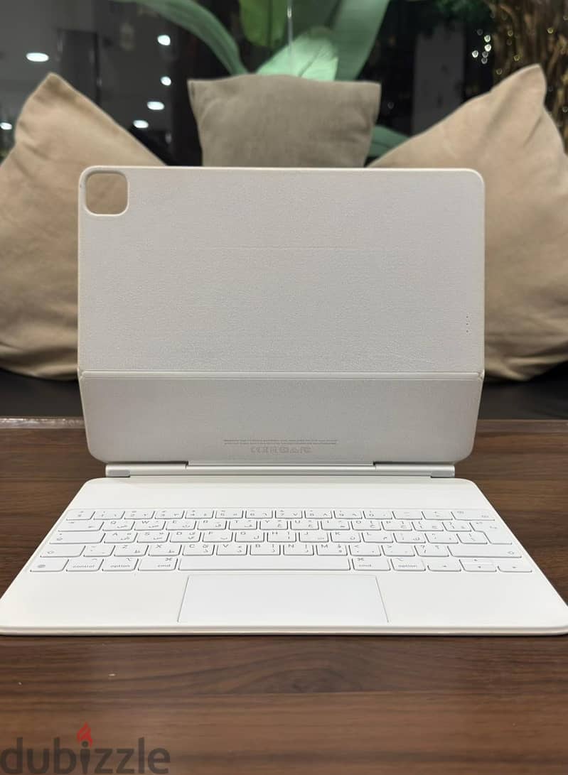 Apple Magic Keyboard for iPad 12.9-inch (Black+White) Arabic & English 8