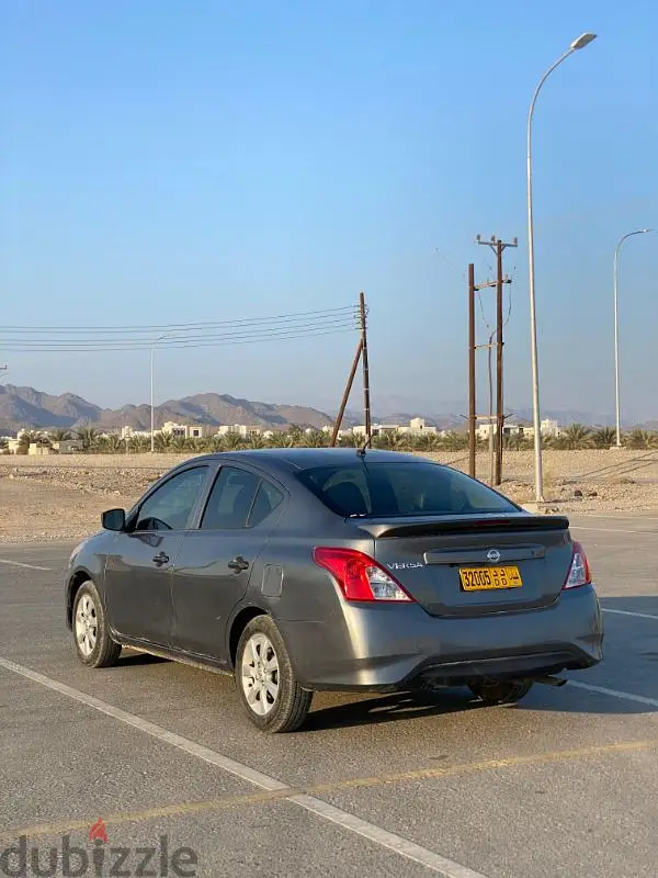 Nissan Versa 201965495830558082122