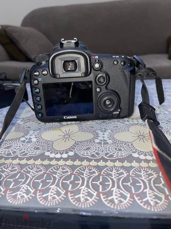 Canon eos 7d mark 2 in prestine condition 2