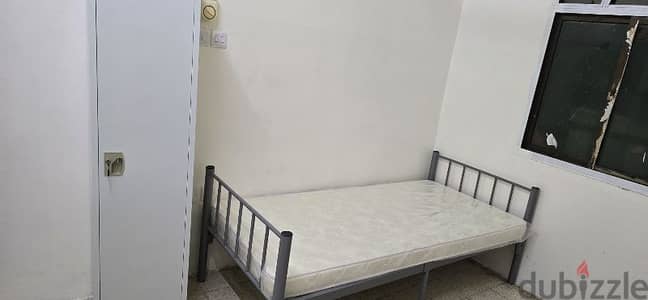 Bed space and room for rent ruwi . indians