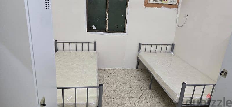 Bed space and room for rent ruwi . indians 3