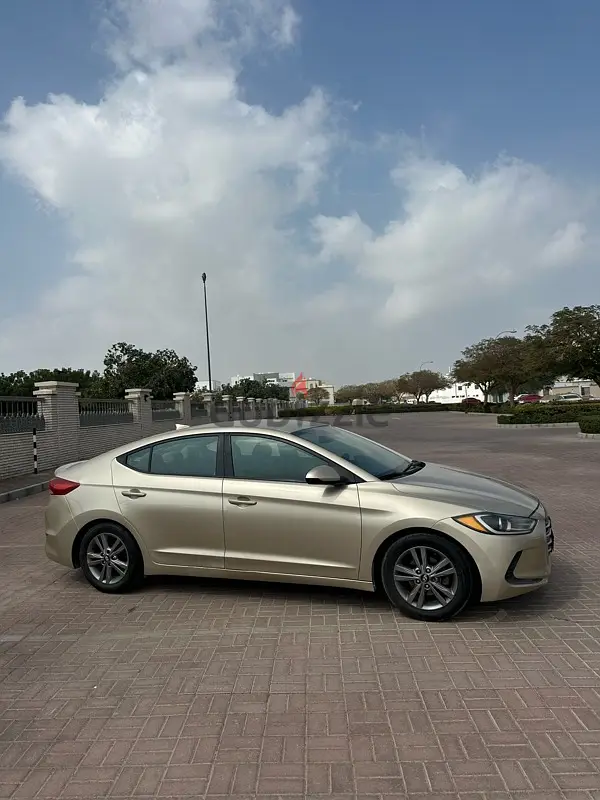 هيونداي إلينترا 201765608675155459122