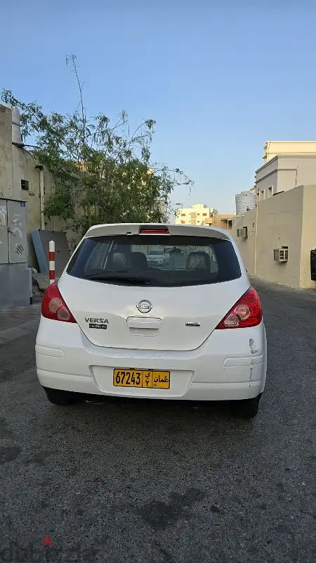 Nissan Versa 201265634442103555128