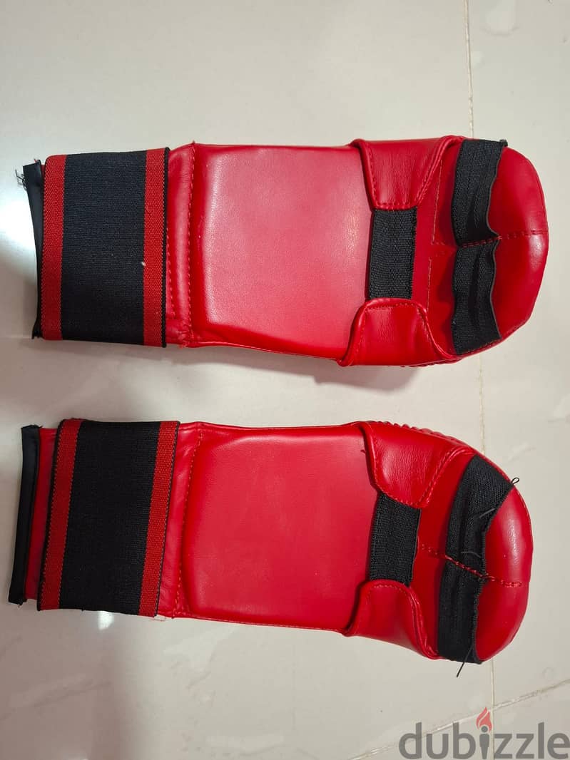 spall boxing glove and kick pad 1