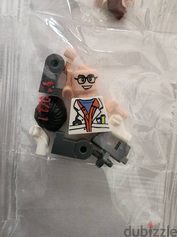 Minifigures: Doctor; Scientist; Rangers 3