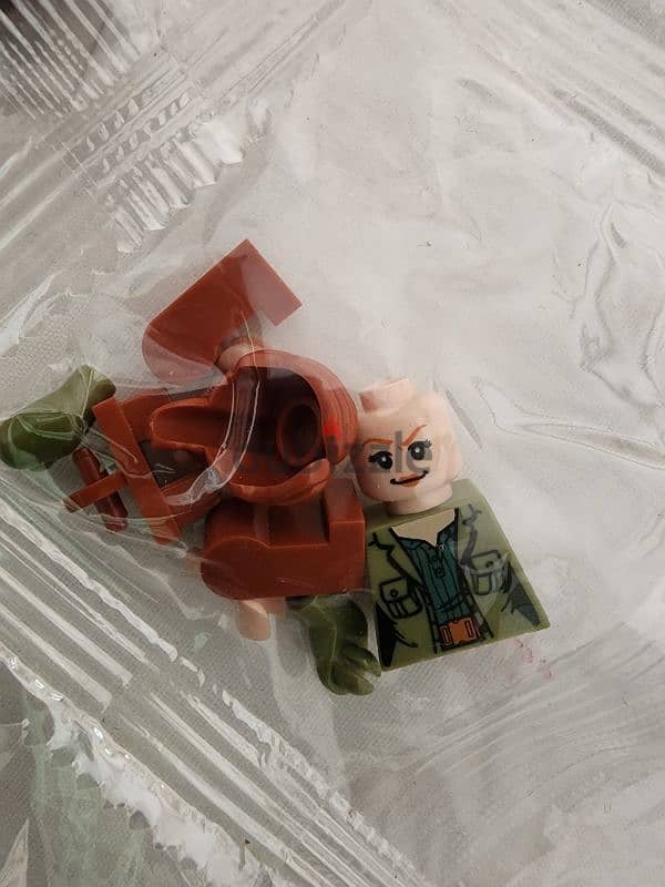 Minifigures: Doctor; Scientist; Rangers 5