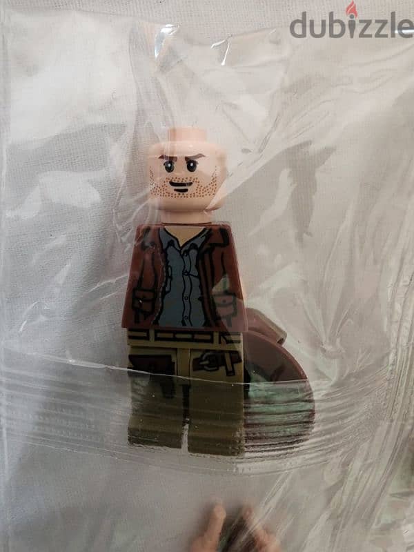 Minifigures: Doctor; Scientist; Rangers 6