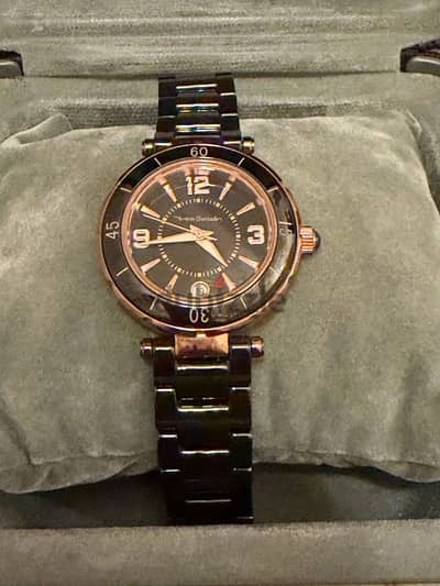 ساعة  Yves Berlin and guess