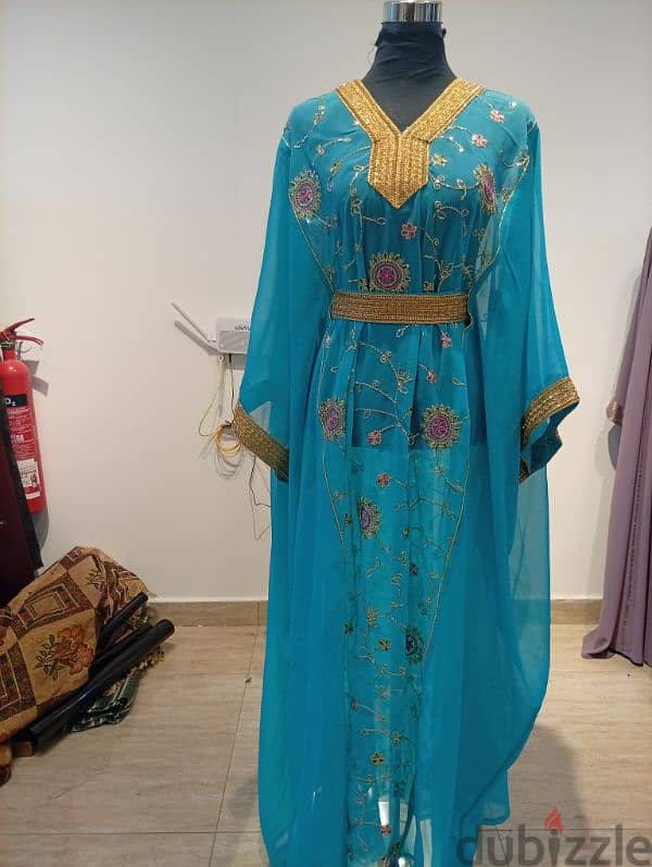 elegant evening gowns Perfect condition 2