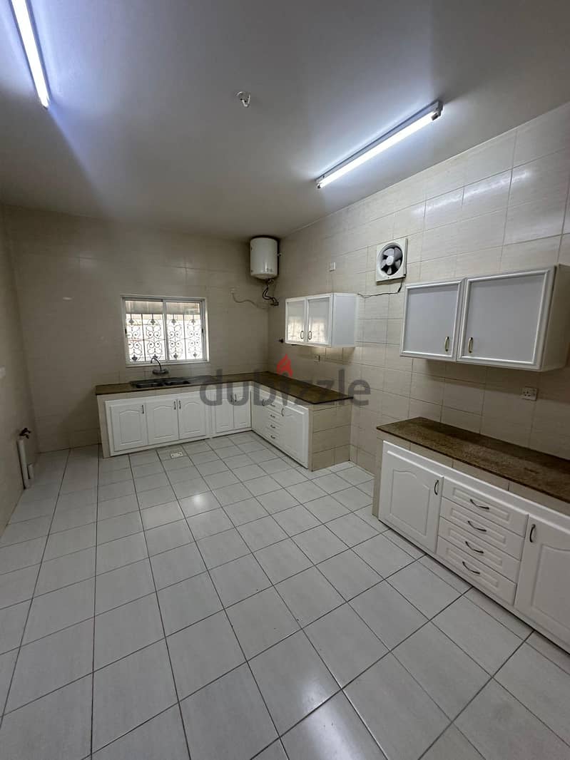 Villa for rent in a compound in Al azaiba / فيلا للايجار داخل مجمع سكني في العذيبة 1