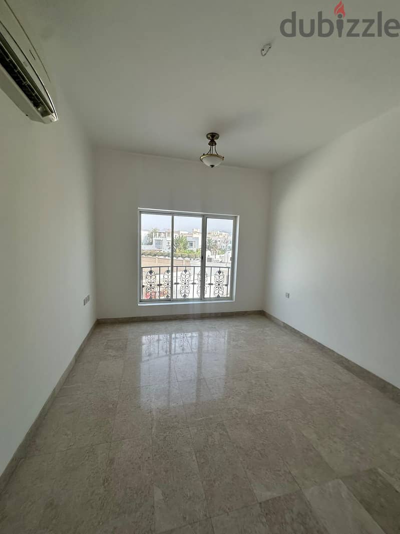 Villa for rent in a compound in Al azaiba / فيلا للايجار داخل مجمع سكني في العذيبة 4