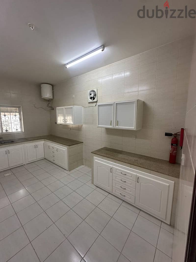 Villa for rent in a compound in Al azaiba / فيلا للايجار داخل مجمع سكني في العذيبة 8