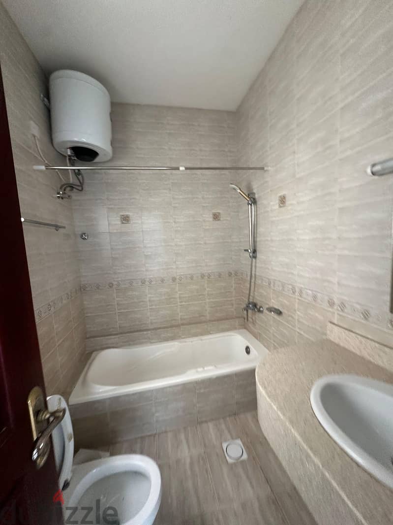 Villa for rent in a compound in Al azaiba / فيلا للايجار داخل مجمع سكني في العذيبة 14