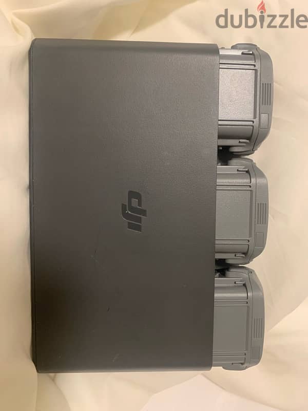3x DJI Air 3 Intelligent Flight Battery ( drone)with charging case 2
