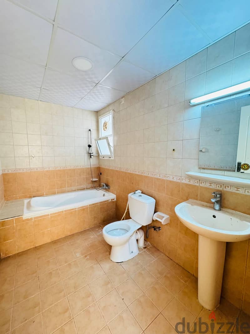 1 BHK apartment in al khuwair 33 (SQAQQ) 2
