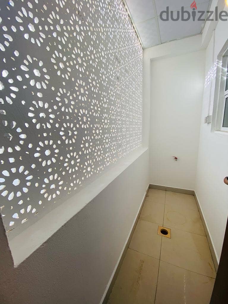 1 BHK apartment in al khuwair 33 (SQAQQ) 4