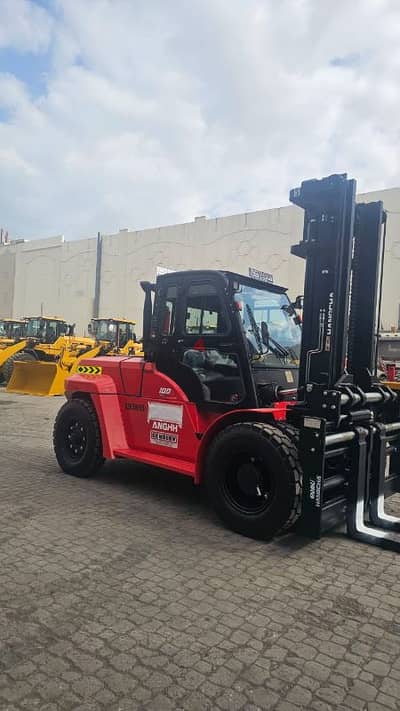 10 Ton Forklift available for Rent