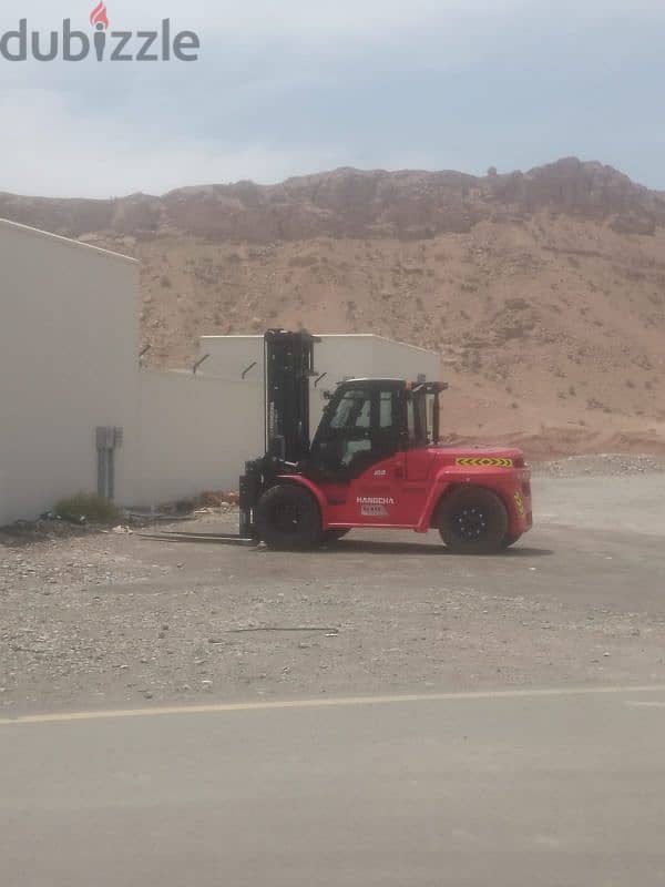 10 Ton Forklift available for Rent 1