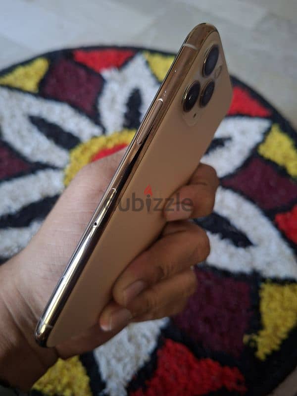 iPhone 11 Pro, 512 GB Gold. 4