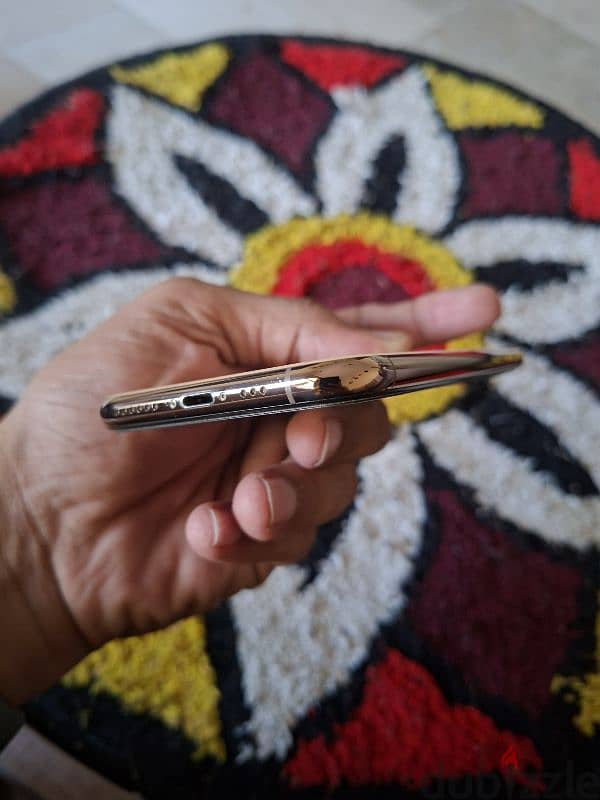 iPhone 11 Pro, 512 GB Gold. 5