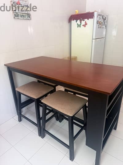 Dinning table with 4 chairs