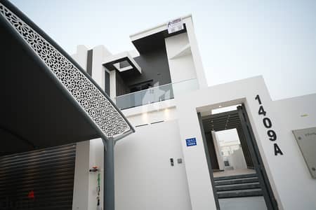 Villa for Sale in Al Seeb, Sur Al Hadid فيلا للبيع في السيب (سور آل حديد)