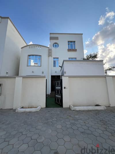 Villa for Rent in Al Khoudh 6 SR-AZ-1322