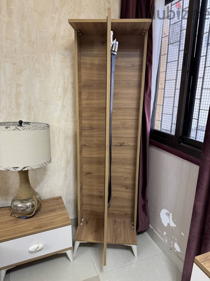 Standing mirror 2