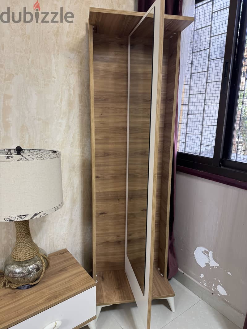 Standing mirror 3