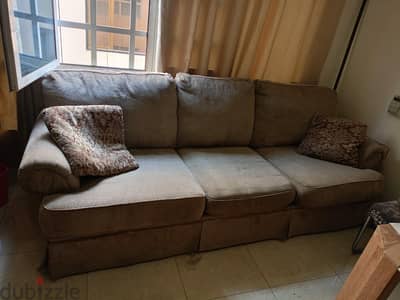 Sofa Home R & Us in excellent condition