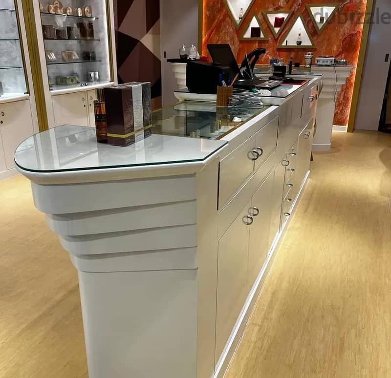 FASHION & BEAUTY INTERIOR 15