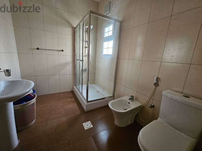 RSQA8983-Fully furnished three bedroom apartment, Shatti Al Qurum 9