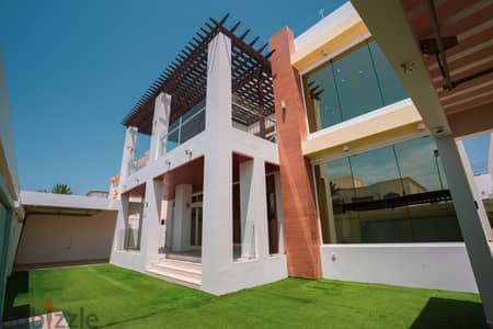 SAMV8979-Contemporary Six Bedroom Villa with Large Pool & Elevator in Al Mawaleh South