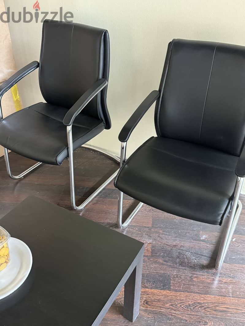 Countertop table and 4 chairs 2