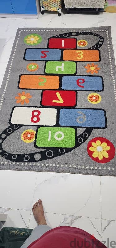 Center Coffee Tabel and Kids Carpet 3